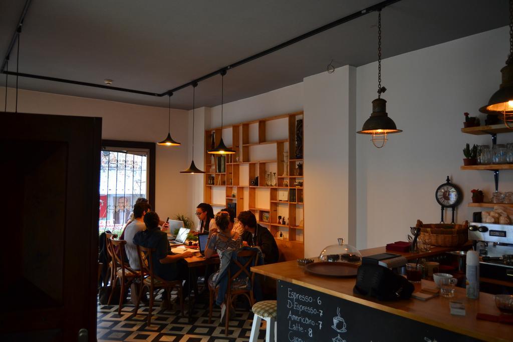 The Hub Hostel Istanbul Exterior photo